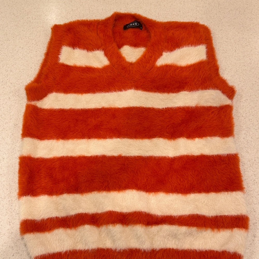Women’s Cider Fuzzy Striped Orange & white sleeveless‎ Vest size small